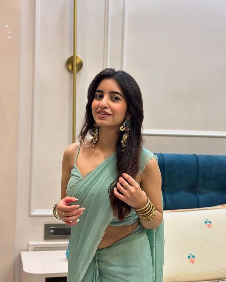 Smiling Girls Dp Smiling Girls Dp