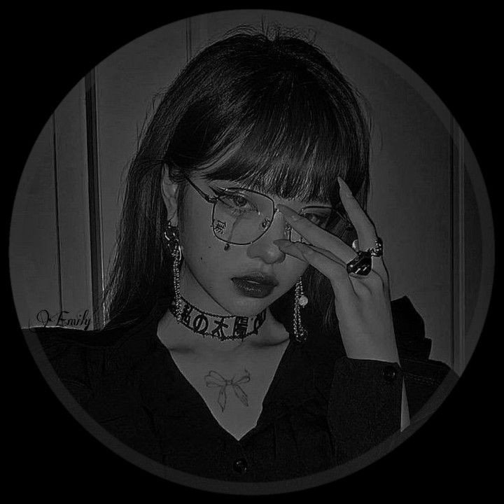 black edgy pfp