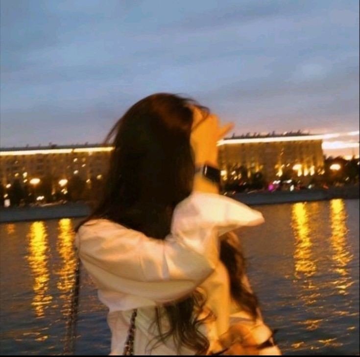 instagram pfp aesthetic girl simple