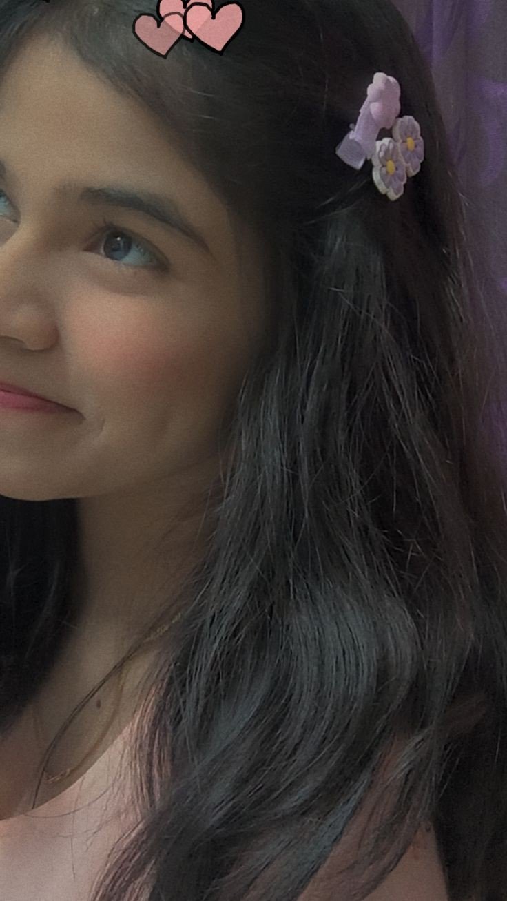 real girl simple hand pic