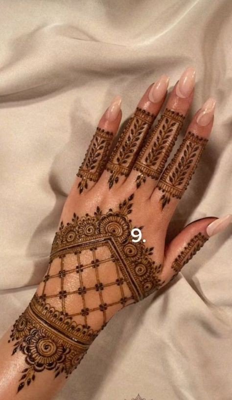 stylish back hand mehndi design circle stylish back hand mehndi design circle