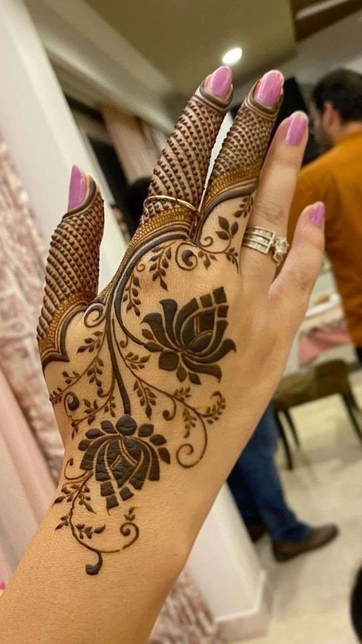 stylish back hand mehndi design karva chauth stylish back hand mehndi design karva chauth